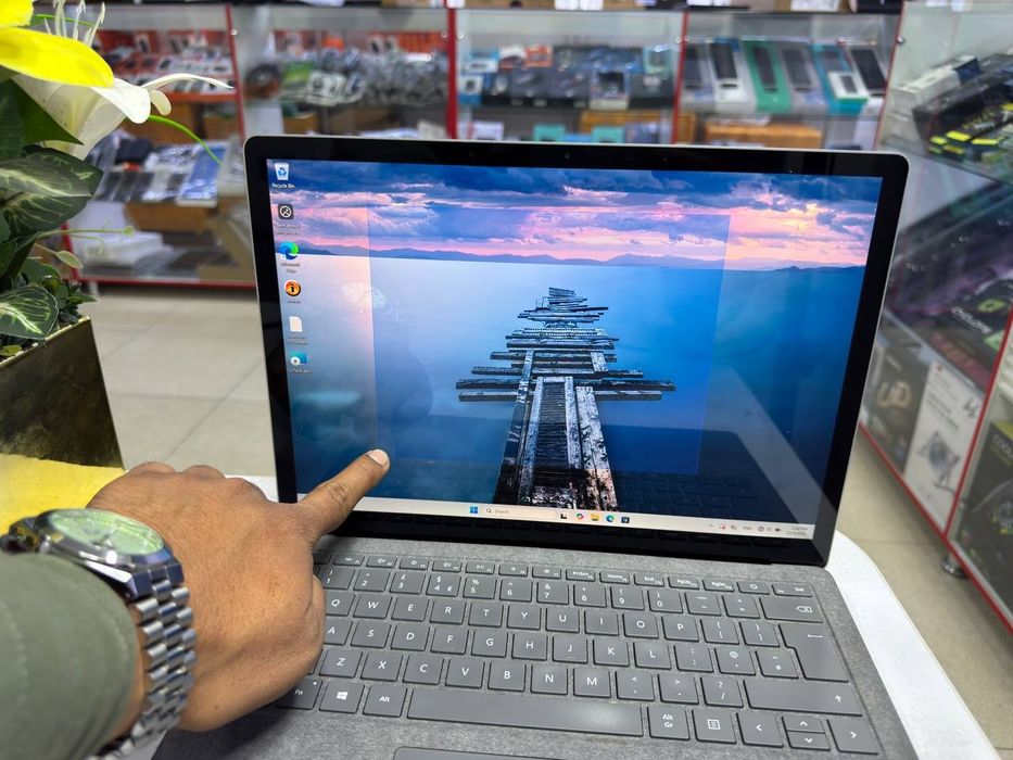 Surface soʻngi rusumdagi core 5-1035G7 x360 14 full hd IPS 8/128 ssd