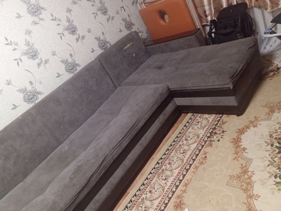 Продам диван угловой