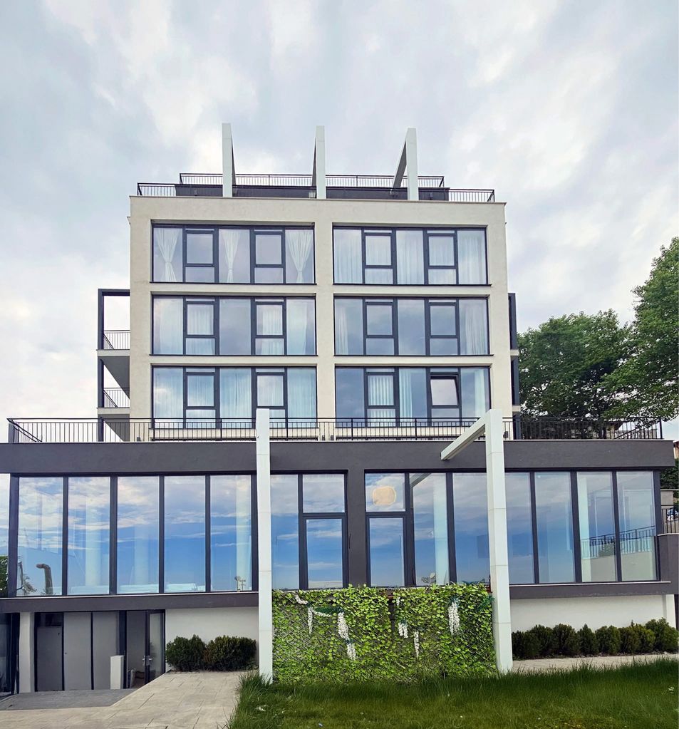 Продава се Тристаен апартамент в Обзор - 150 кв.м за 2334 €/кв.м - Снимка #1