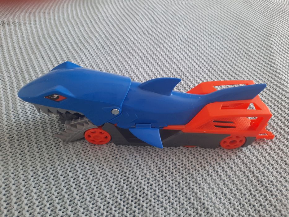 Set de Joaca Hot Wheels Camion Rechin Transportator