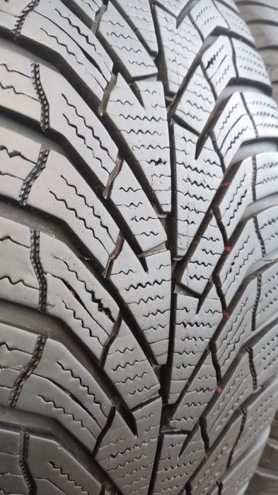 зимни гуми 205/55/16 Kumho Winter Craft WP52, dot22 
dot22
6.8/7mmмм
Д