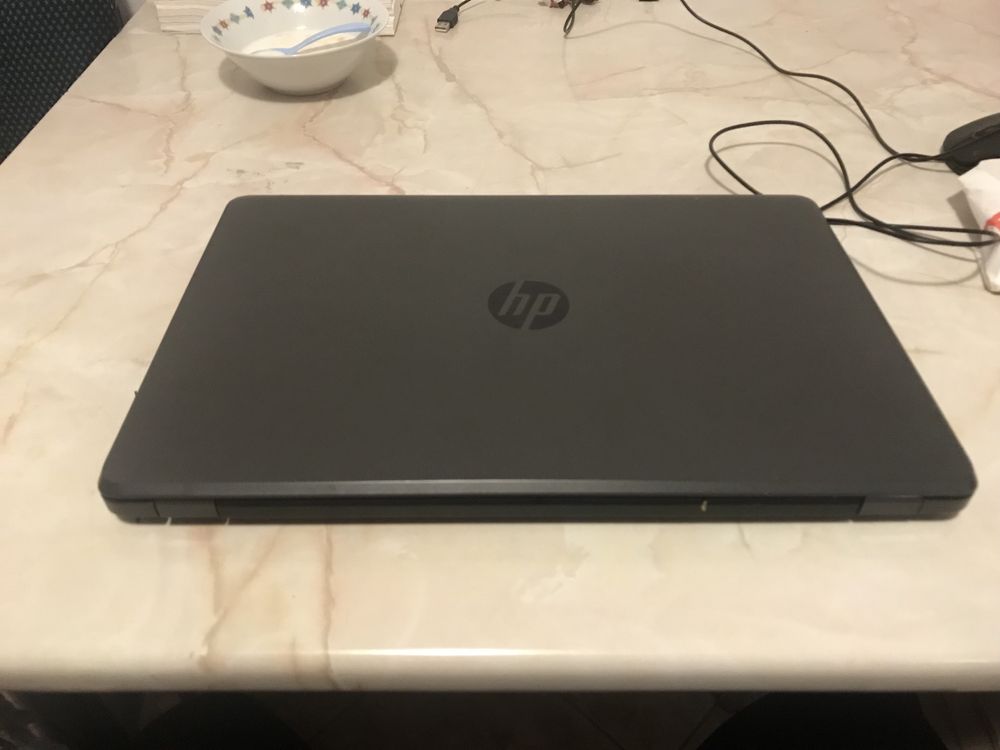 Laptop HP amd e2-9000e radeon r2 4 compute cores 2c+2g