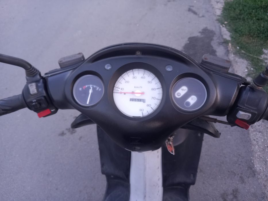 Vând scuter 4.9 Honda