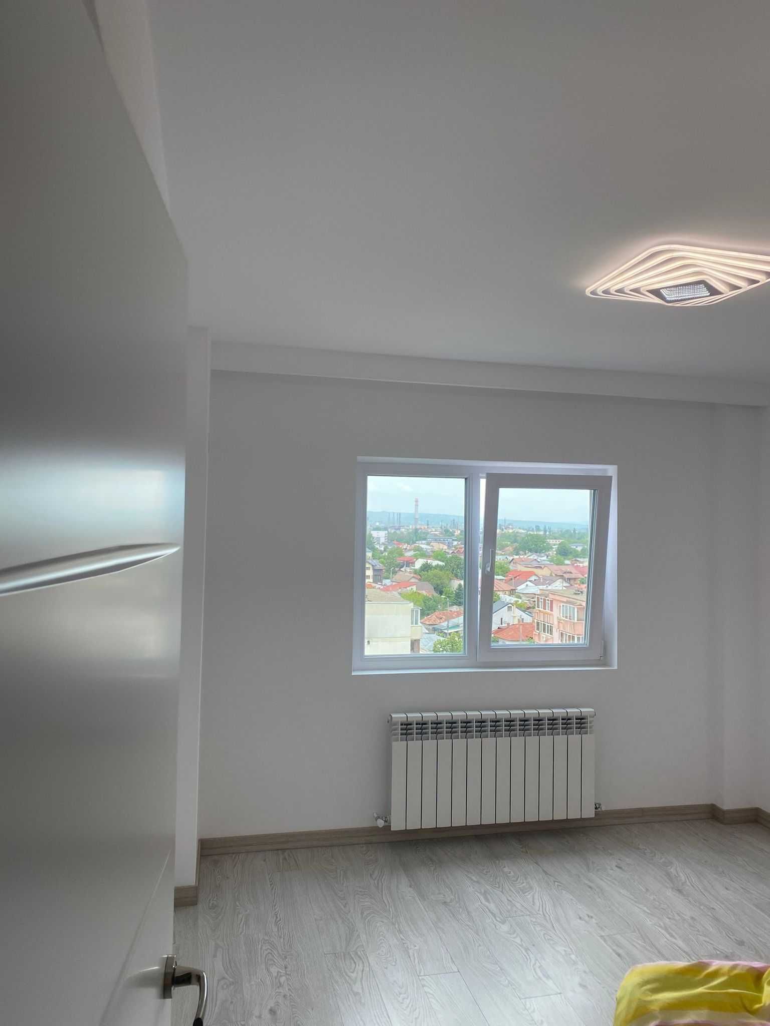 Apartament cu 3 camere, 2 bai, 2 balcoane, decomandat, complet renovat