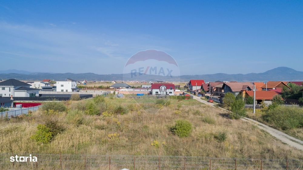 Teren de vânzare 1,000mp Cristian  - intravilan