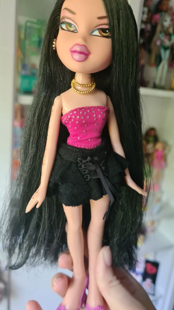 Papusa Bratz restyled Jade Genie