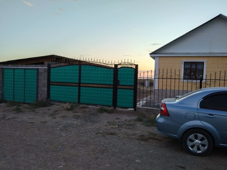 Қаланың жаңа аумағында орналасқан 4 бөлмелі үй сатылады