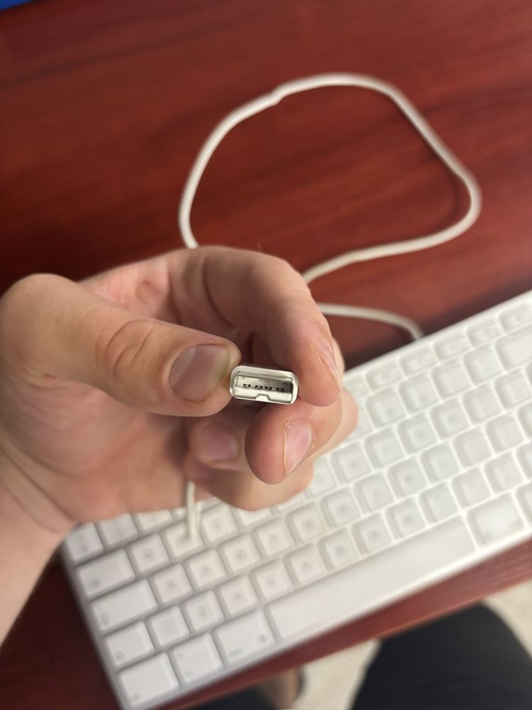 Кавиатура Apple