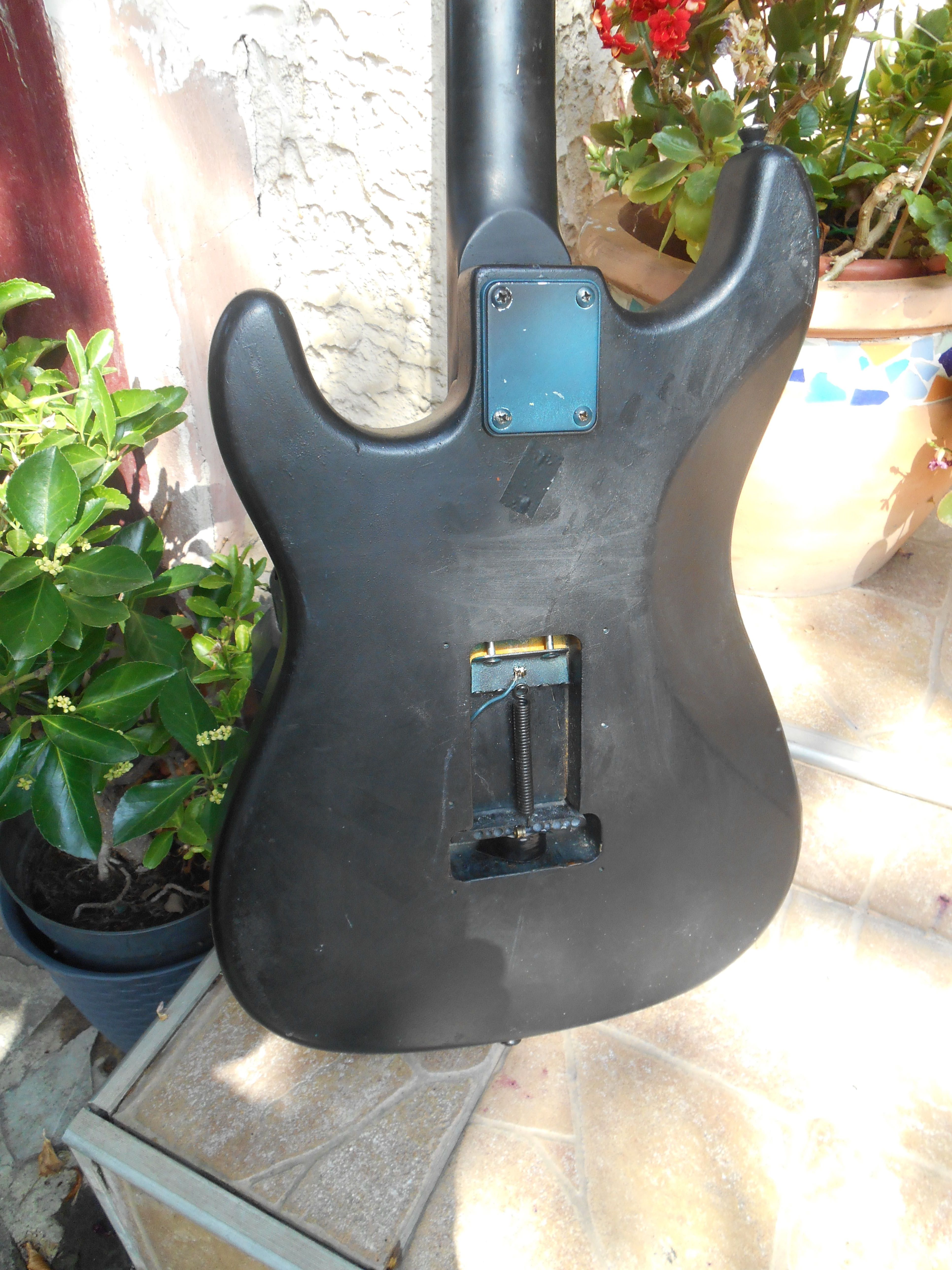 Chitara electrica model Fender Stratocaster, trei doze,  i