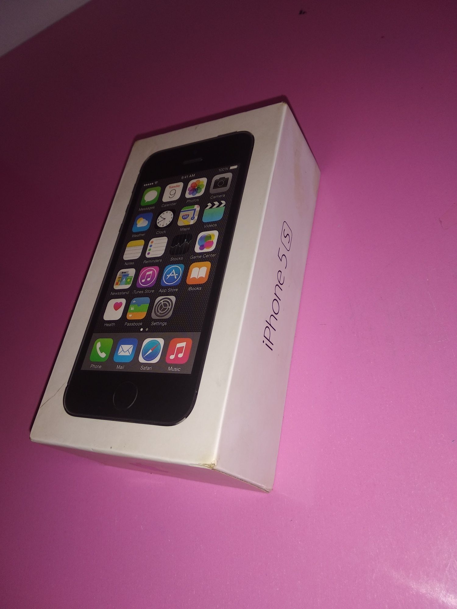 Iphone 5s  32GB sotiladi.