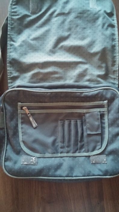 Чанта подходяща за лаптоп или училище