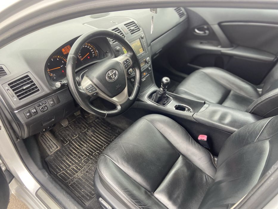 Vând Toyota Avensis T27