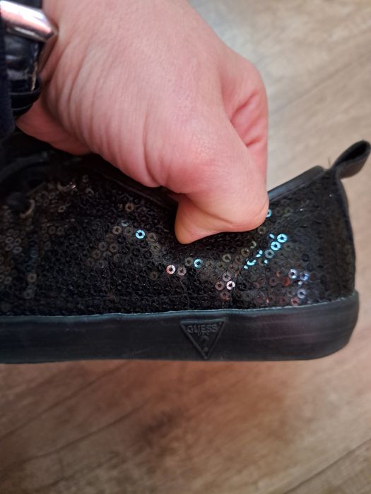 Кецове и сникърси на guess