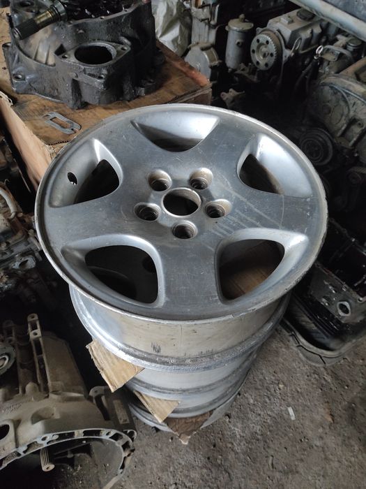 Продам комплект литых дисков на audi