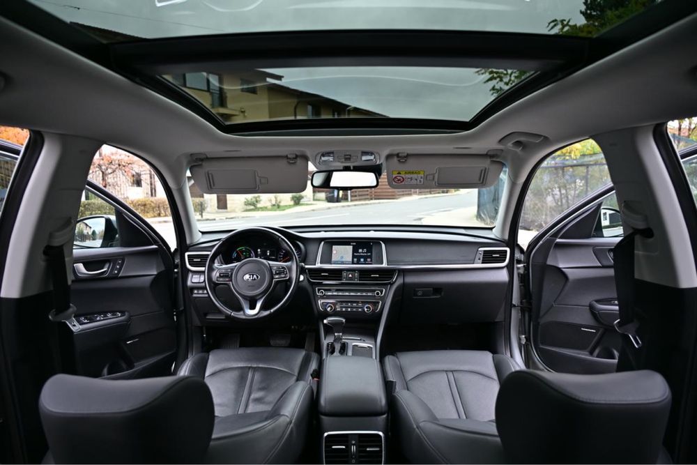 Kia Optima ~ Plug-in Hybrid ~ Atracct Edition ~ Echipare de top ~
