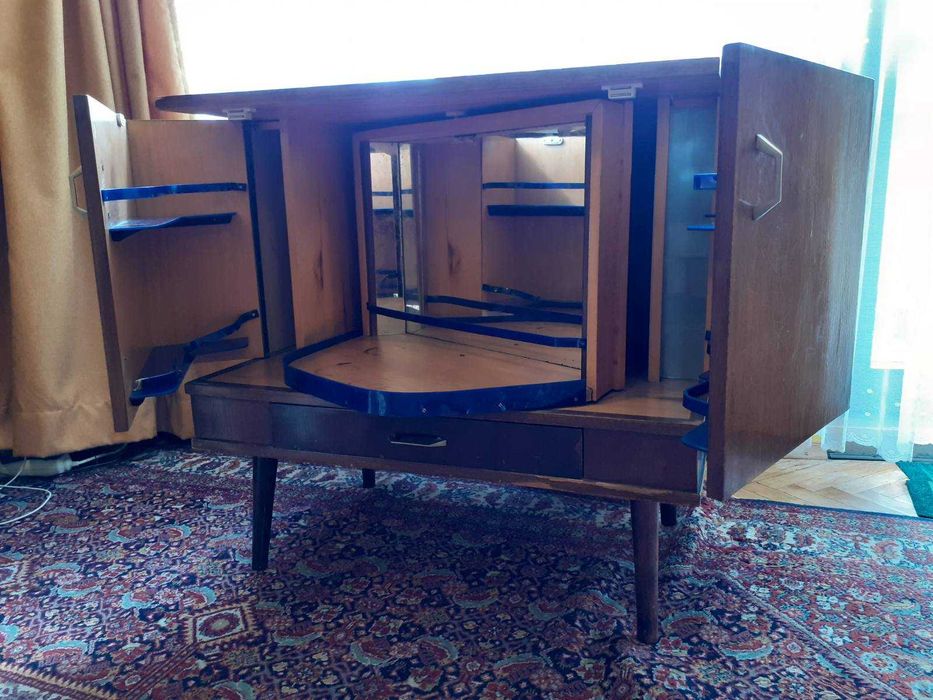 Холно барче за напитки от седемдесетте