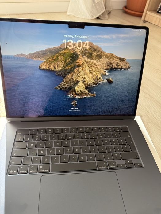 Vând MacBook Air 15 M4 absolut nou cutie + accesorii