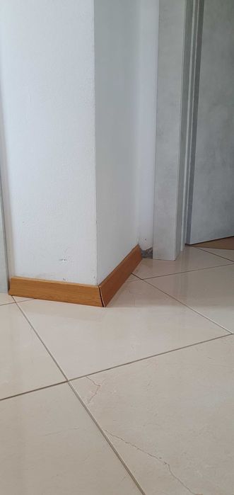 Plinta din lemn culoare stejar auriu