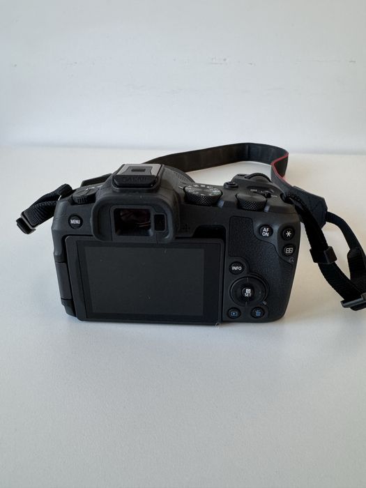 Canon EOS R8 фотоапарат с обектив