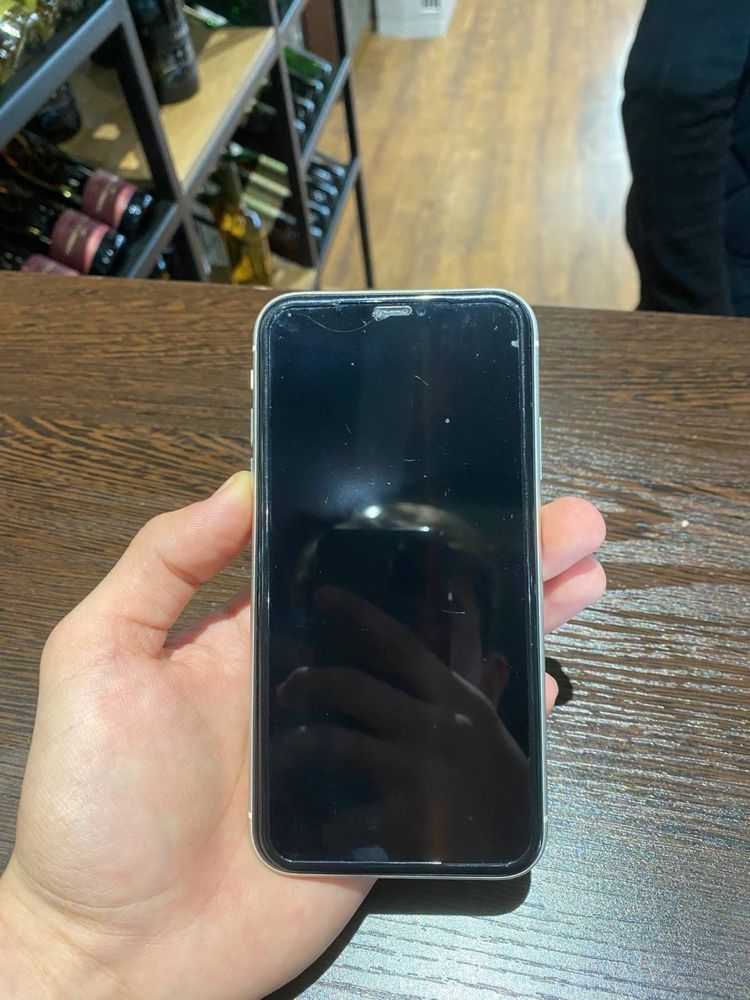 iPhone 11 белый цыет