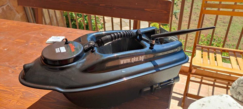 Лодка за захранка със сонар Lucky FF918 може и по отделно