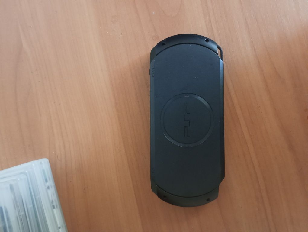 Psp със 11 игри и зарядно