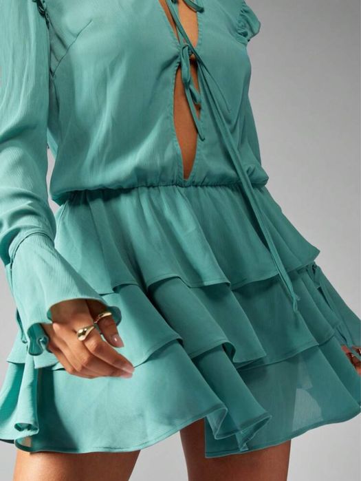 Страхотна рокля с акценти