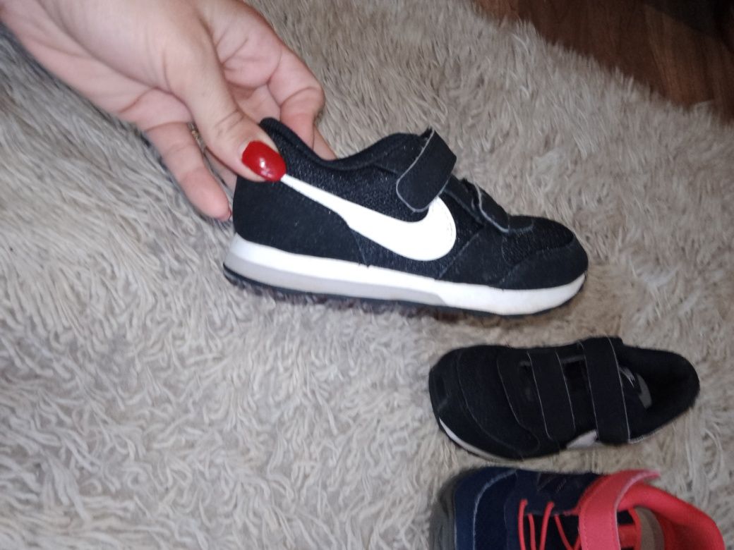 Lot pantofi Nike și Decathlon