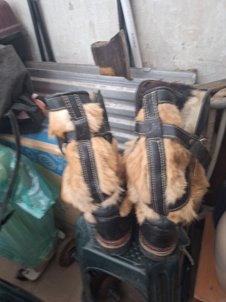 Продам унты обувь