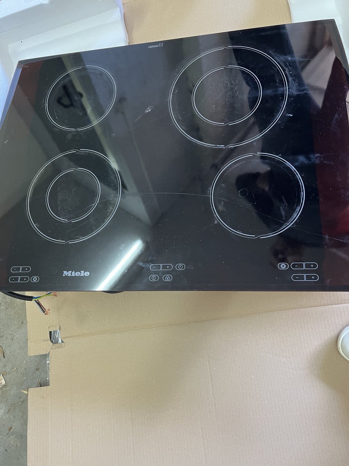 Стъклокерамичен плот Miele 548