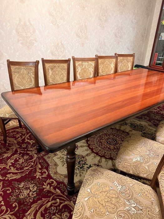 Продается стол на 10 персон и стулья, Б/У.