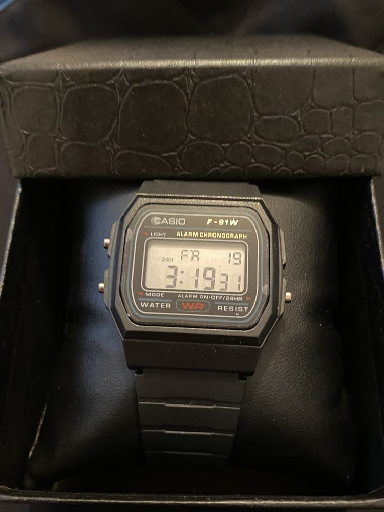 Продаются чесы casio