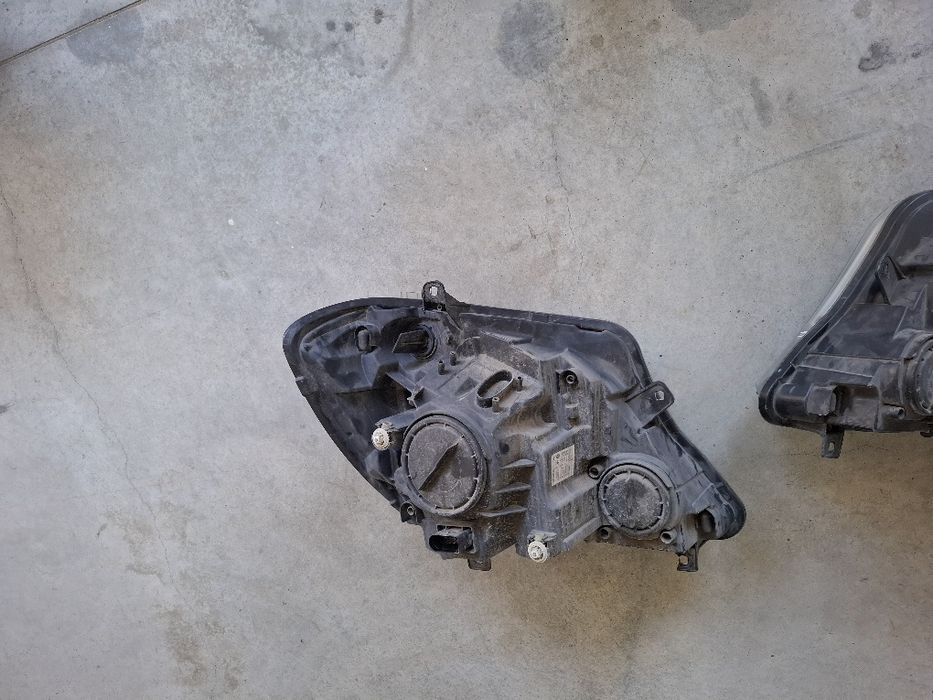 Vînd far stinga- dreapta mercedes benz sprinter