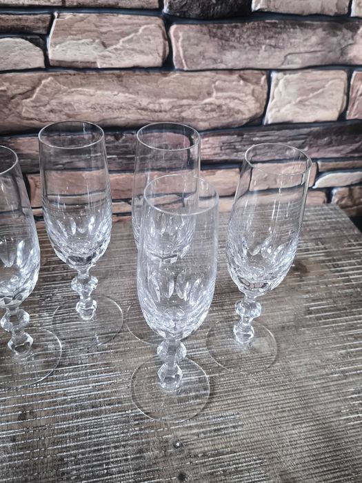 Кристални чаши за бели вина