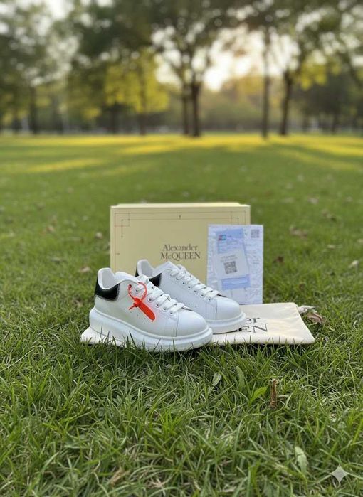 Adidasi Alexander Mc Q u e e n Zip Negru - Alb - Full Box - Ocazie