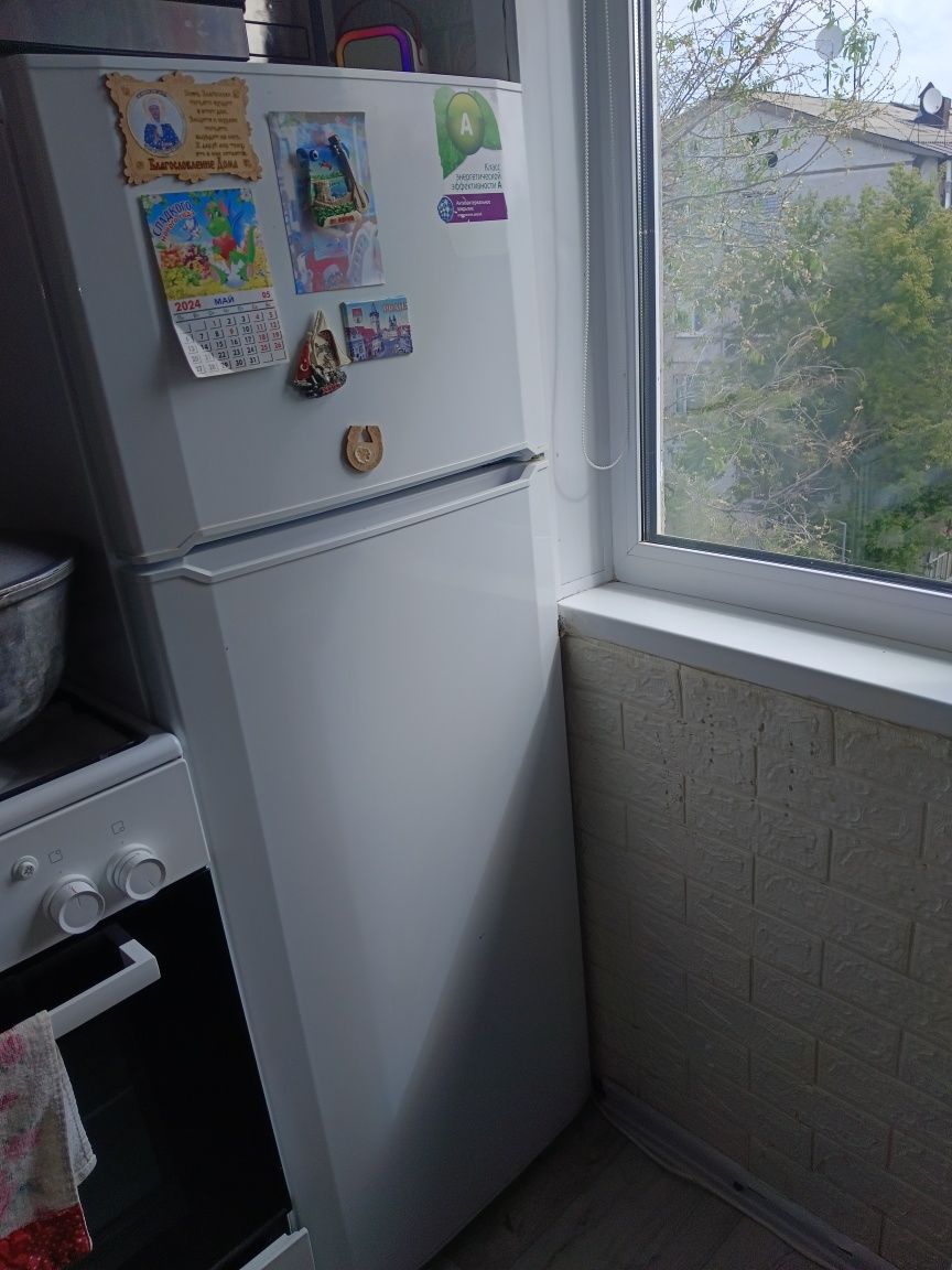 Холодильник ,размер 55 на 140