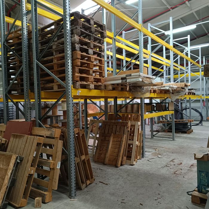 Rafturi metalice pentru depozitare