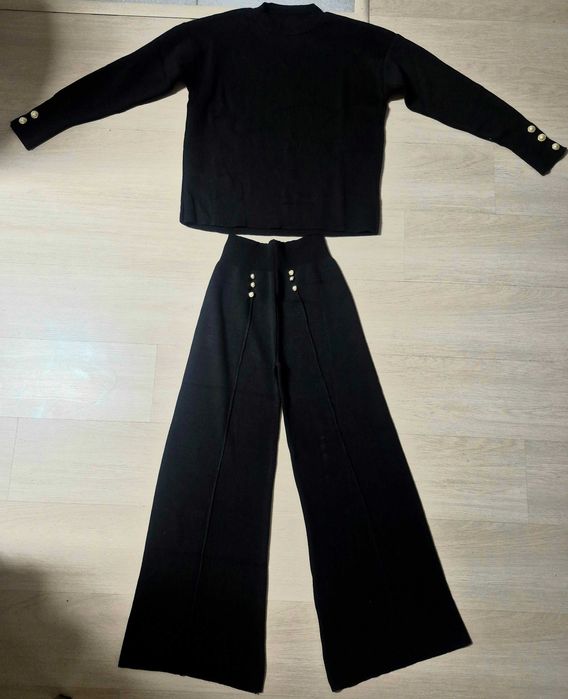 Compleu  dama casual tricotat . Marime universală.