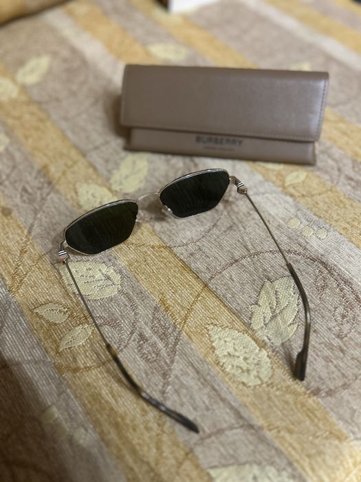 Чисто нови unsiex слънчеви очила Burberry модел B3146