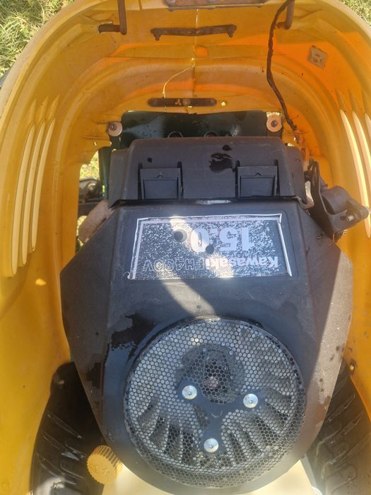 Tractoraș tuns iarbă gazon yardman 15 cp