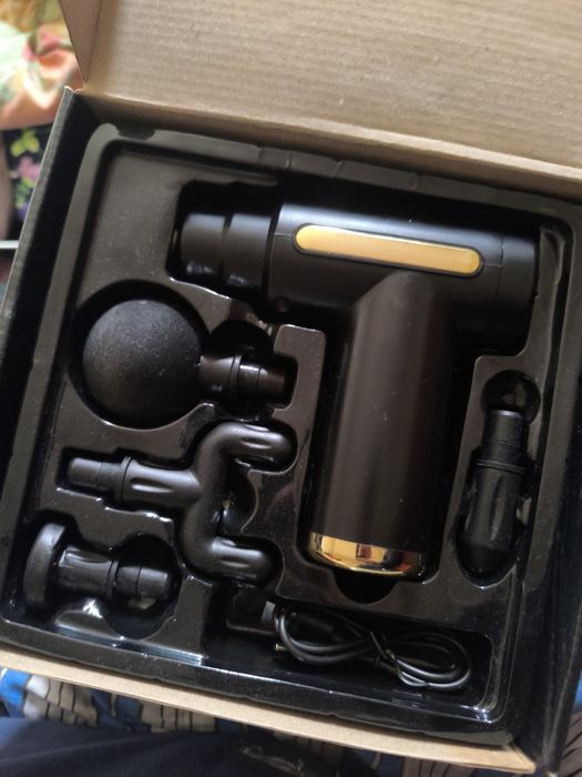 Massaj qiladigan GUN MASSAGE aparati yangi xali zaryadga qoyilmadi