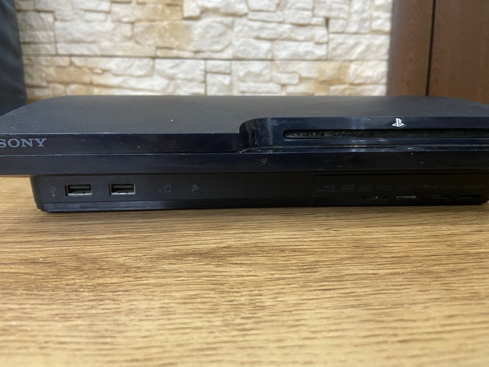 Playstation 3 с джойстици и игри