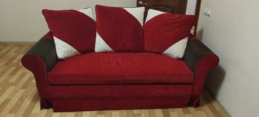 Мягкая мебель (диван и 2 кресла)