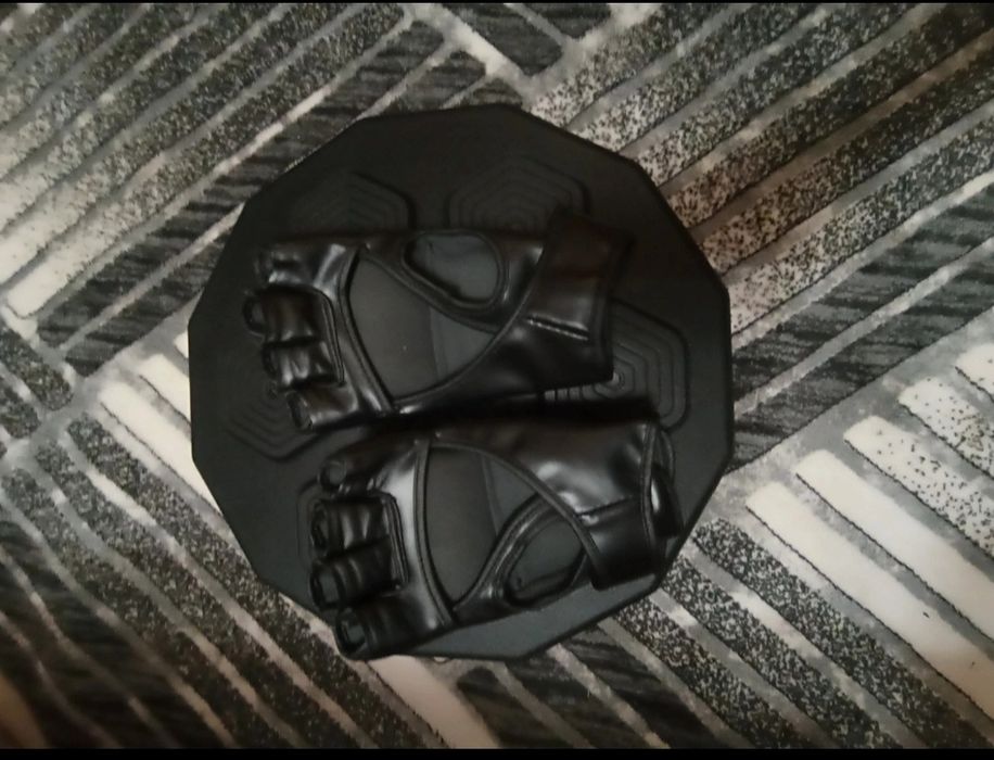 Vând aparat de box NOU.