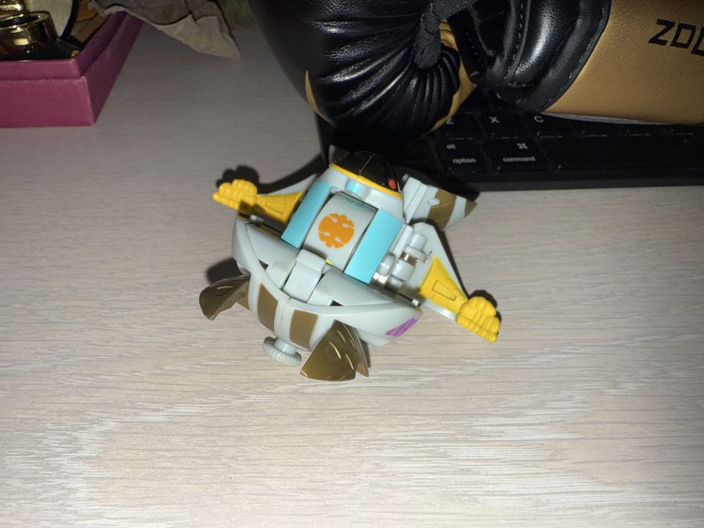 Bakugan lot 3 , mai multe poze pe cont