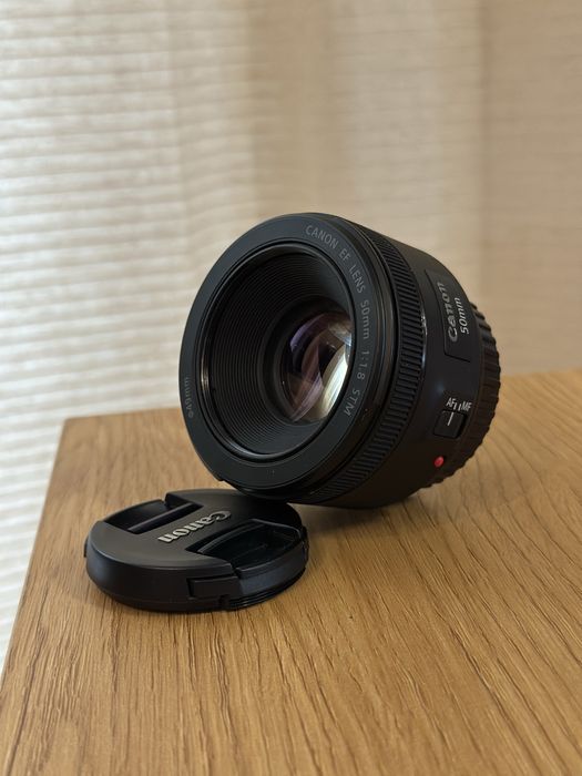 Canon EOS 4000D + EF 50mm f/1.8 STM + 18-55mm f/3,5-5,6 EF-S III