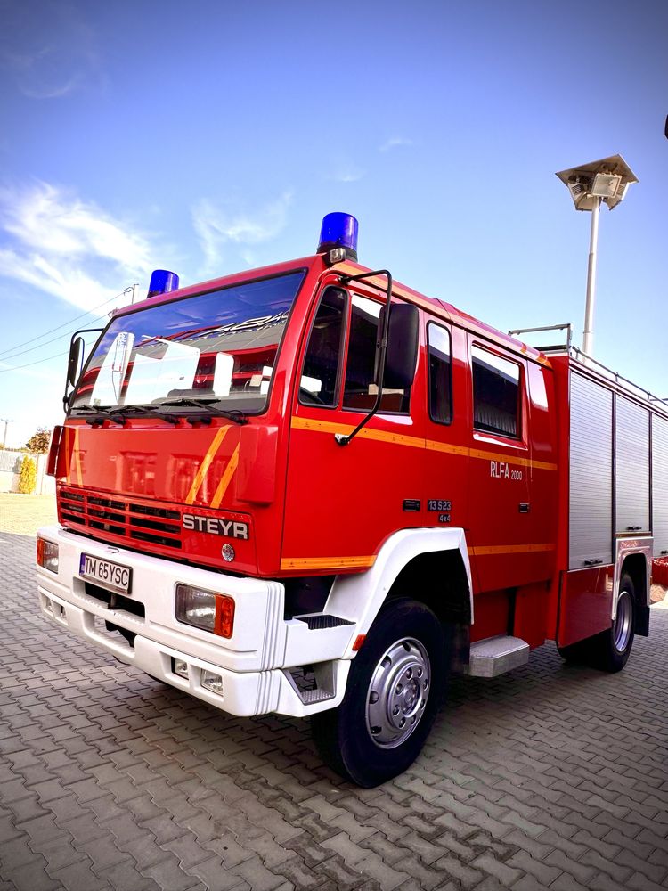 Mașina de pompieri Steyr 4x4, echipată si înmatriculată