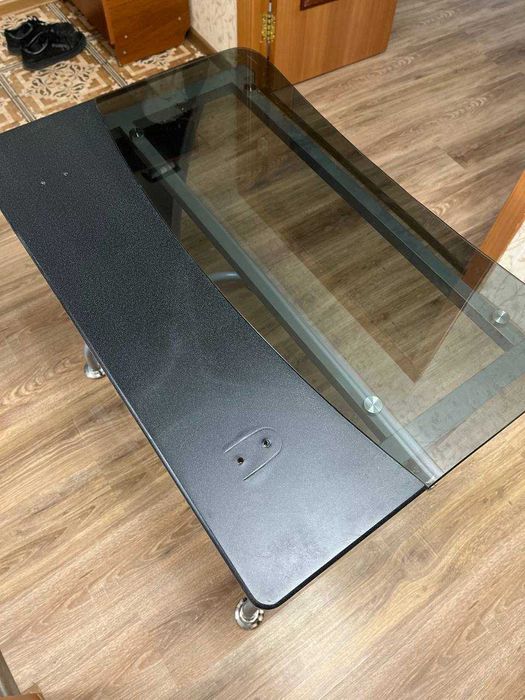 Стеклянный стол, компьютерный