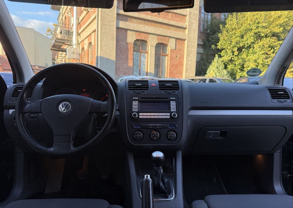 Volkswagen Golf V-1.6 Benzina MPI