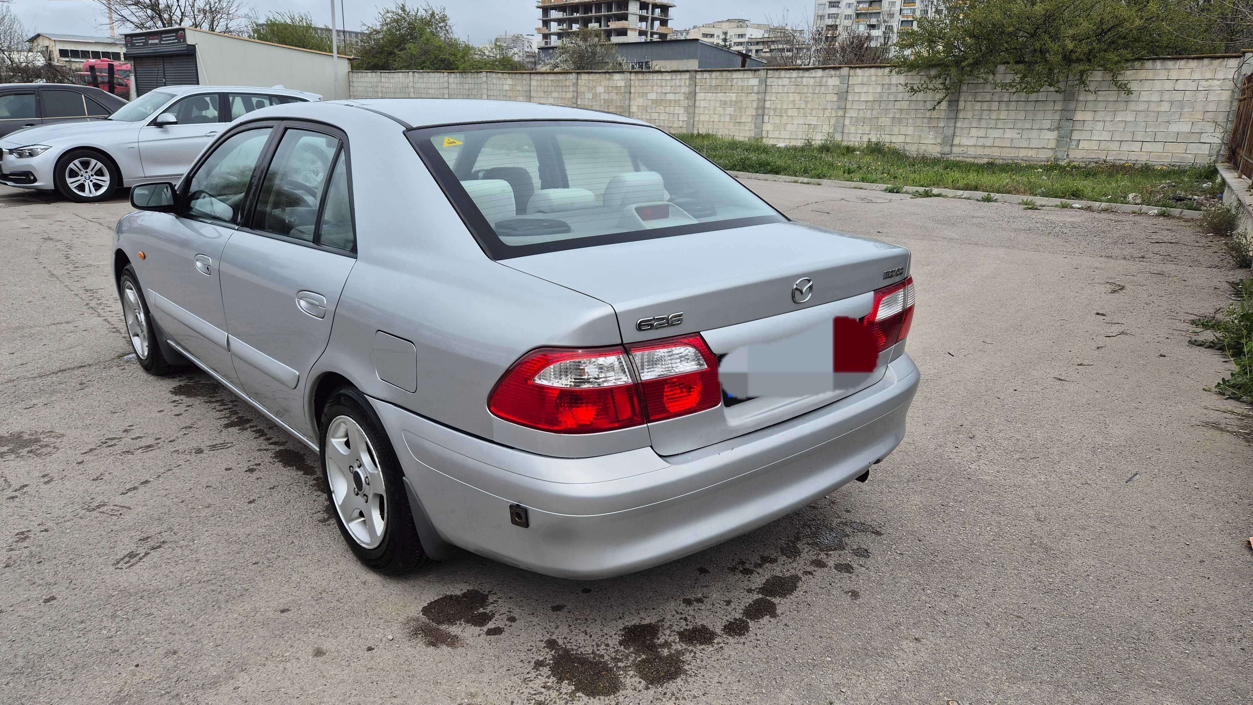 Автомобил Mazda 626
